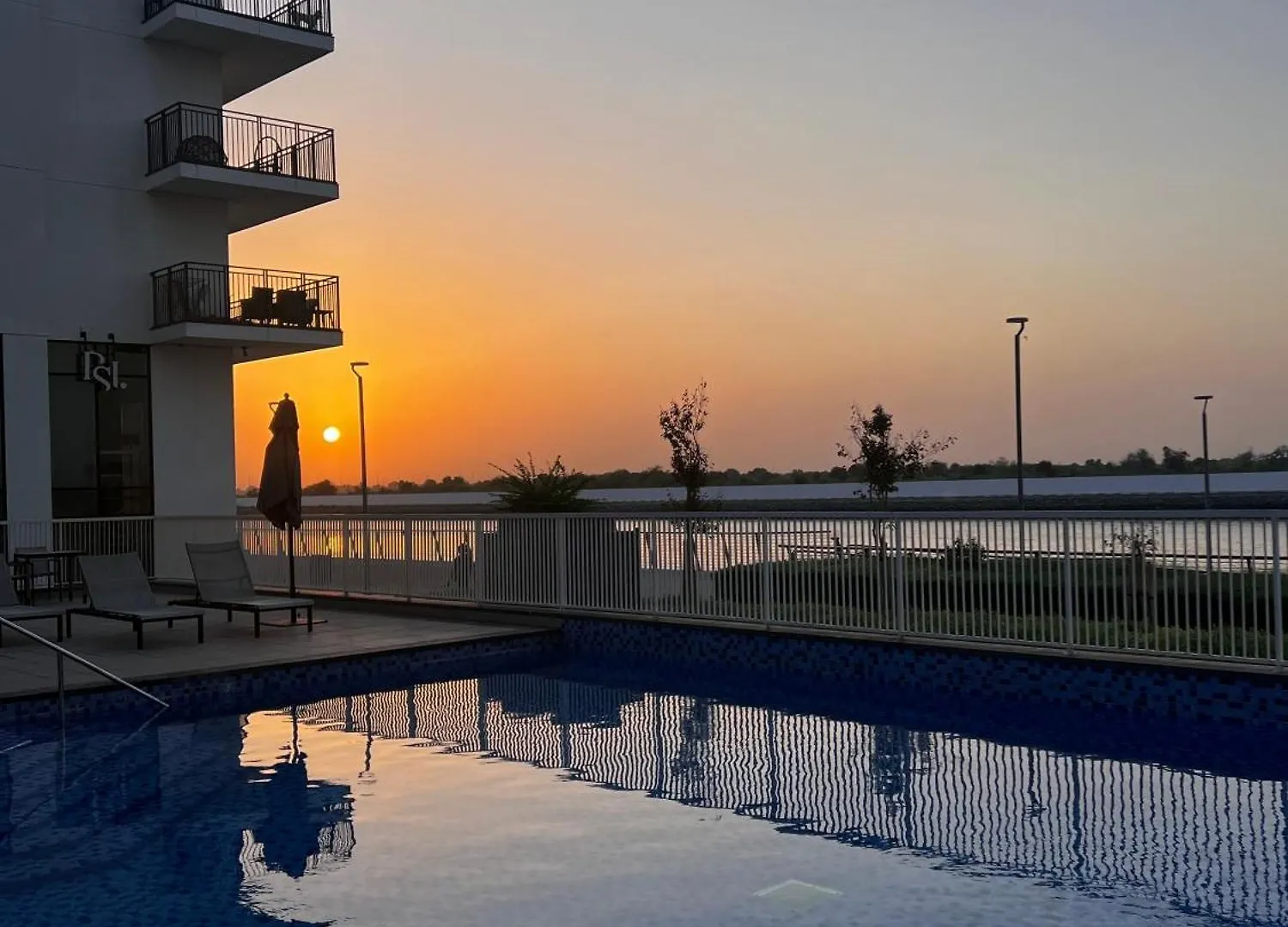 Luxurious Apartment 1Br Stay Steps To Ferrari & Warner Bros Yas Mall