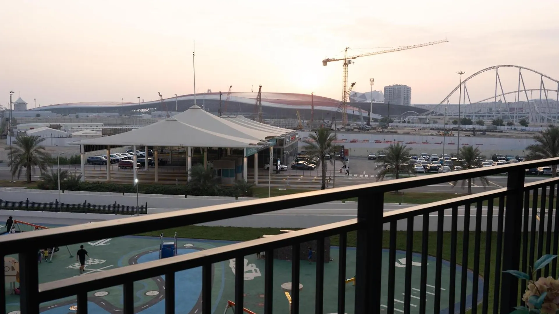 Luxurious Apartment 1Br Stay Steps To Ferrari & Warner Bros Yas Mall